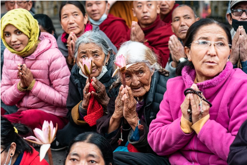 在摩诃菩提寺等候觐见达赖喇嘛尊者都各方信众 2019年12月25日 照片/Tenzin Choejor/OHHDL