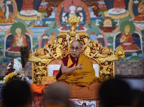 达赖喇嘛尊者在印度佛教圣地菩提迦耶举办的法会上向信众开示 2019年1月6日 照片/Pasang Dhonduop/CTA