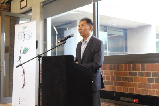 藏人行政中央驻南非办事处代表欧珠多杰展览会上发表讲话