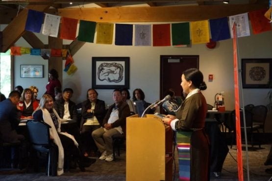 藏人行政中央教育部部长白玛央金女士在加拿大西蒙弗雷西耶大学举行的国际教师教育印度模块十周年庆典上發表講話 2020年2月1日 照片/教育部提供