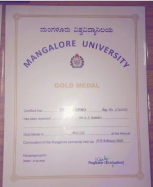 印度南部芒格洛爾大學向扎西拉姆女士颁发的最高学衔金质奖章证书