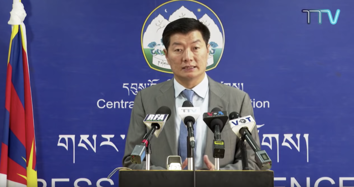 藏人行政中央司政洛桑森格在新聞發佈會上介紹預防2019 新型冠狀病毒的各項措施