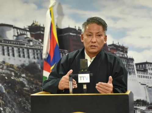 财政部长噶玛益西在新闻发布会上介绍财政部在抗击“2019新冠病毒”方面所做的工作 2020年5月14日 照片/ Tenzin Phende / CTA