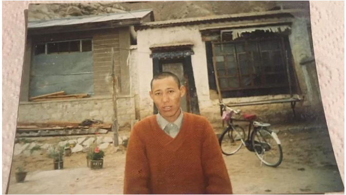 西藏拉萨林周县江热夏乡前藏人政治犯桑珠生前遗照