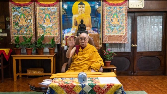 达赖喇嘛尊者应印度那烂陀教育佛教协会等佛教团体的祈请在印度北部达兰萨拉的官邸内透过视讯直播传授《入中论》 2020年7月17日 摄影/Ven Tenzin Jamphel/OHHDL