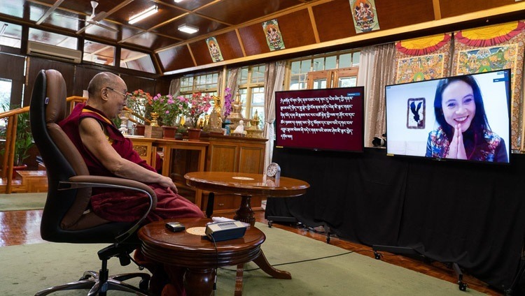 与会的青年领袖在“冲突、新冠病毒和慈悲心”为主题的对话活动上向达赖喇嘛尊者提问 2020年8月12日 摄影/丹增蒋培法师/OHHDL