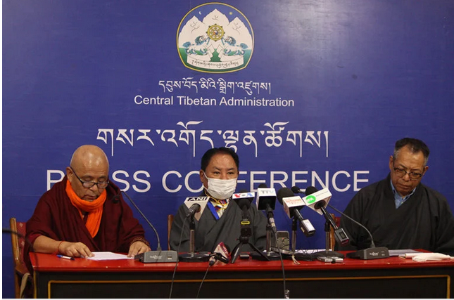 西藏人民议会正副议长及议会秘书处秘书长出席新闻发布会 2020年8月17日照片/议会秘书处提供