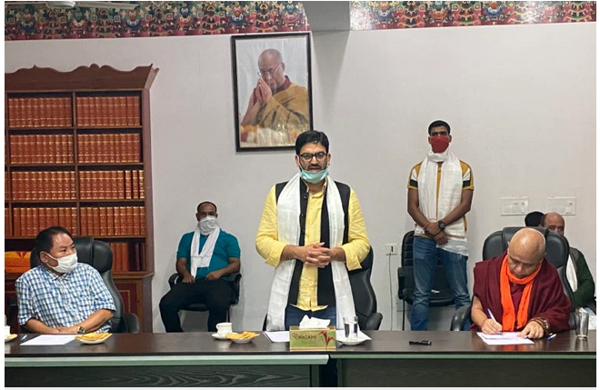 喜玛偕尔邦议会议员邦议员尼赫里亚先生在西藏人民议会发表讲话 照片/议会秘书处