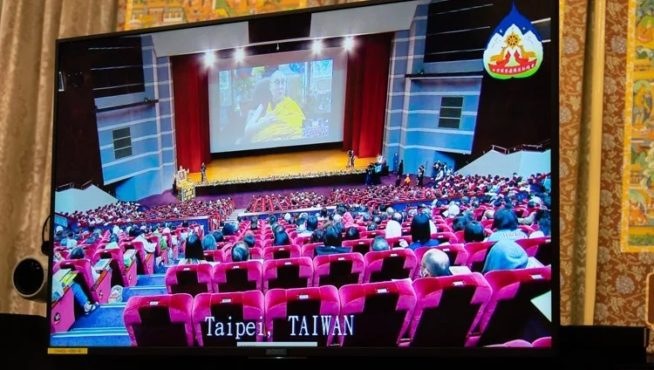 台湾佛教信众在台北国际会议中心参加为期三天的全球华人法会 2020年10月2日 摄影/Ven Tenzin Jamphel / OHHDL