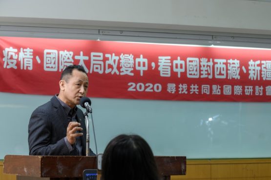 在台藏人福利协会会长丹增南达先生在“2020寻找共同点国际研讨会”上致开幕辞 2020年10月24日 照片/Artemas Liu/OOT Taiwan