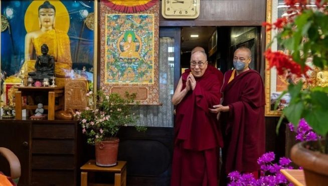 达赖喇嘛尊者在印度达兰萨拉的寝宫与澳洲著名教授伊恩•希基讨论希望与幸福及其成因 2020年11月19日 摄影/Ven Tenzin Jamphel / OHHDL