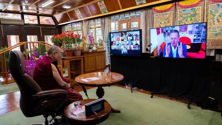 澳大利亚悉尼大学大脑与精神研究所的教授伊恩•希基在向达赖喇嘛尊者提问 2020年11月19日 摄影/Ven Tenzin Jamphel / OHHDL