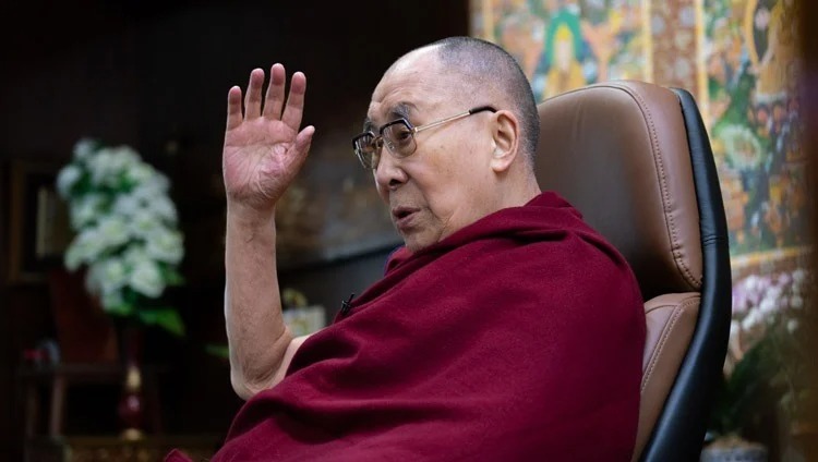达赖喇嘛尊者在印度达兰萨拉寝宫中通过网络视讯回答伊恩•希基教授的提问 2020年11月19日 摄影/Ven Tenzin Jamphel / OHHDL