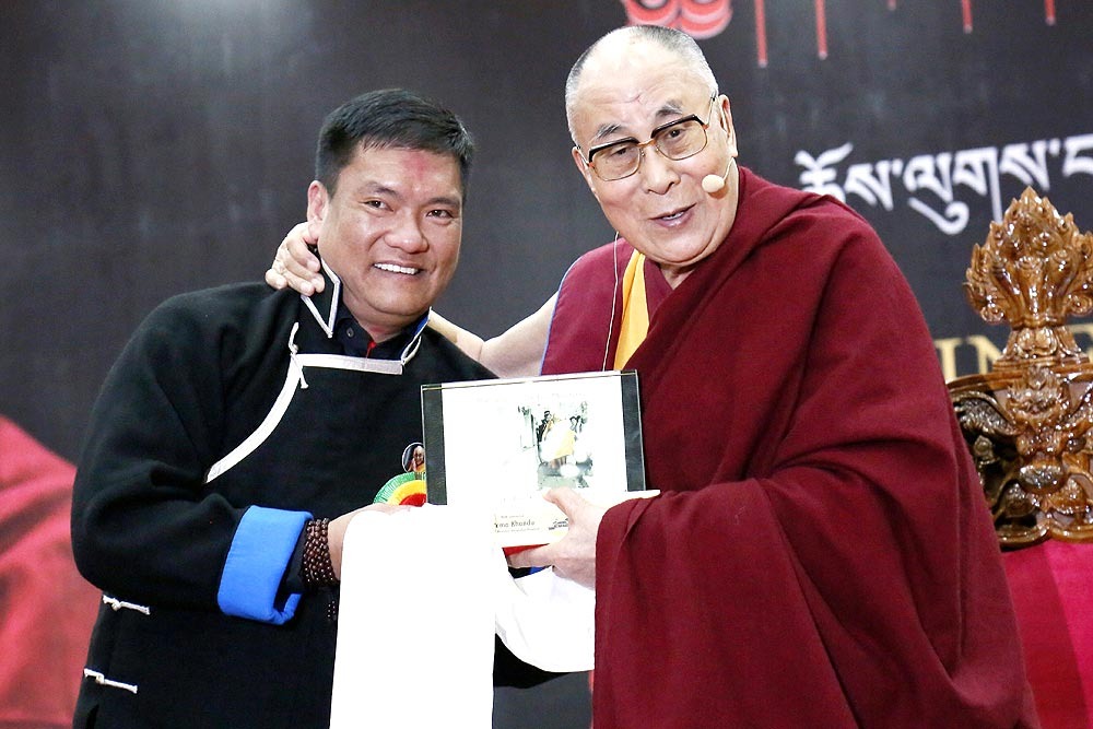 西藏精神领袖达赖喇嘛尊者与印度阿鲁纳恰尔邦首席部长白玛堪卓 照片/资料图片