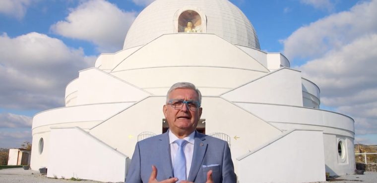 奥地利格拉芬沃特市长阿尔弗雷德·里德尔先生透过录制的视频在第三届日内瓦论坛开幕式上致辞   2020年11月9日   照片/视频截图