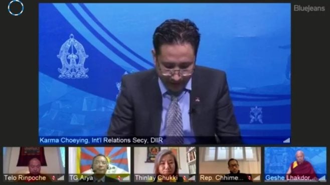 藏人行政中央外交与新闻部外交处秘书长噶玛曲英在主持的第三届日内瓦论坛    照片/视频截图