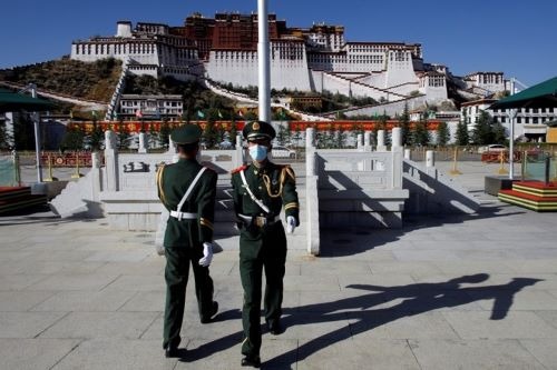 美国认为，中共严重违反了1948年《世界人权宣言》中提出的原则，维持了1950年以来对西藏的“军事占领”  照片/汤森/路透社