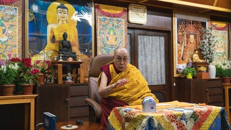 达赖喇嘛尊者在印北达兰萨拉的寝宫透过网络向韩国佛教信众传授佛法 2021年1月6日 摄影/Ven Tenzin Jamphel/OHHDL