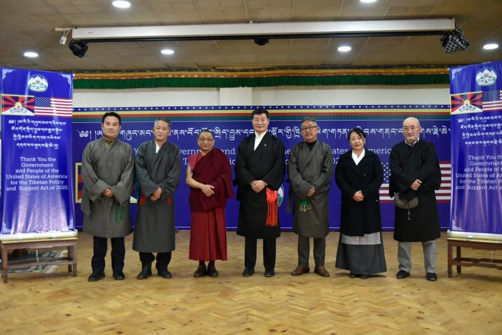 藏人行政中央司政和第十五届噶夏各部门部长在会议合影 2021年1月8日 摄影/Tenzin Jigne/CTA